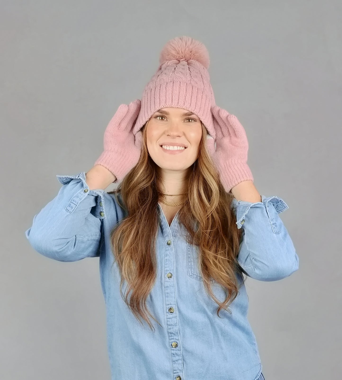 CABLE KNIT BEANIE & MATCHING TEXT GLOVE SET