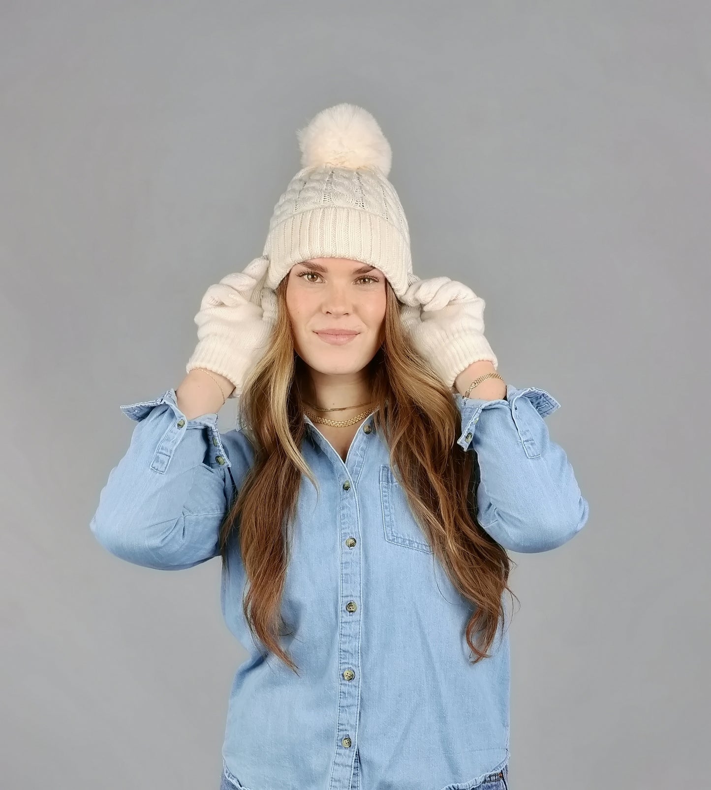 CABLE KNIT BEANIE & MATCHING TEXT GLOVE SET