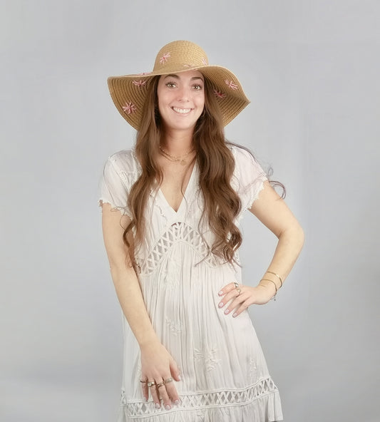 EMBROIDERED DAISY FLOPPY