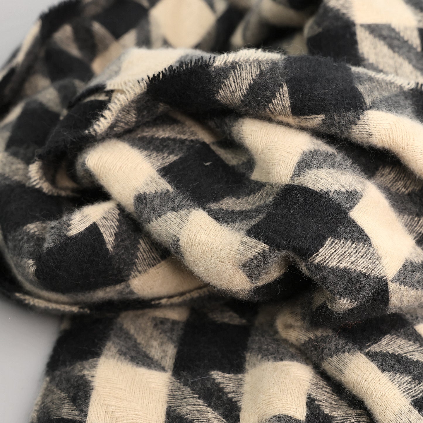 HEY HOUNDSTOOTH SCARF